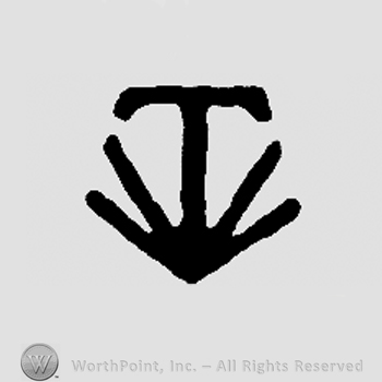 Uppercase T with four radii at the bottom, two on each side