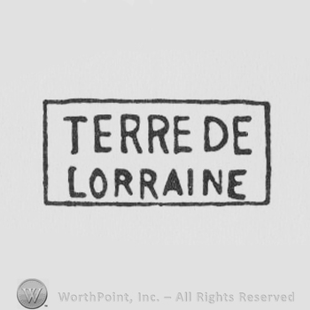 rectangular design with Terre de Lorraine inside in uppercase letters