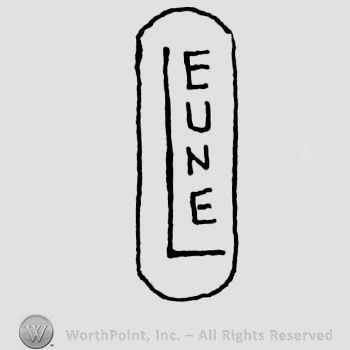 "Leune" written vertically with uppercase letters, inside an oval shape