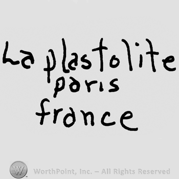 La Plastolite Paris France written entirely with lowercase letters