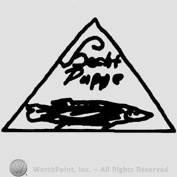 Hecht Puppe handwritten over a stylized fish all inside a triangle