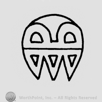 Oval shaped design, three-tooth design on the lower half.
