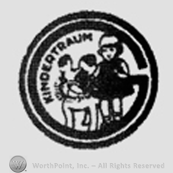 Girl doll playing, Kindertraum written on the left side, inside a double outlined circle