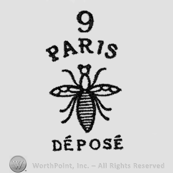 Bee in the middle. 9 Paris written above, Depose written below