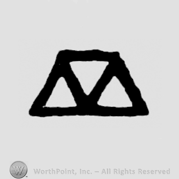 Two horizontal lines, above and below, linked to letter M