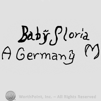 Baby Gloria Germany handwritten with lowercase letters, uppercase A and M written on the sides