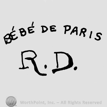 Bebe de Paris written with uppercase letters over uppercase R.D.