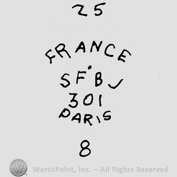 Number 25 over France SFBJ written with uppercase letters, number 301 over Paris written with uppercase letters and number 8 below