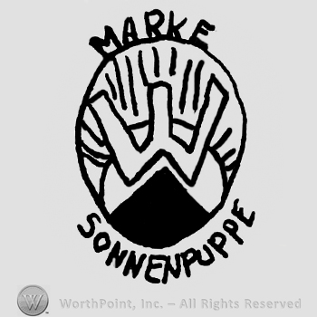 Marke Sonnenpuppe written with uppercase letters ouside an oval design with an uppercase W over a rising sun