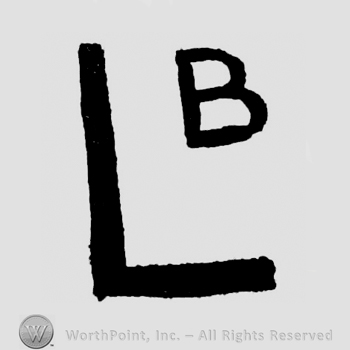 Initial written with large font: L. Initial written with smaller font on the upper right side: B