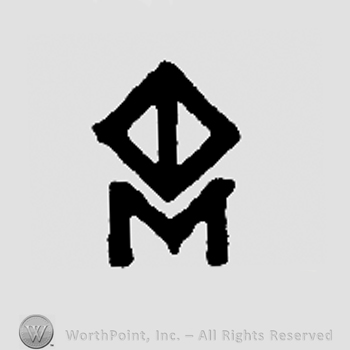 Diamond divided in two parts by a vertical line above letter M