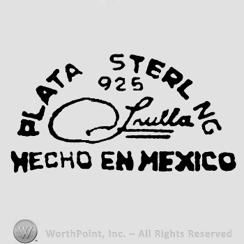 Plata Sterling written with uppercase letters like an arch over number 925 and handwritten Luella, Hecho En Mexico written with uppercase letters