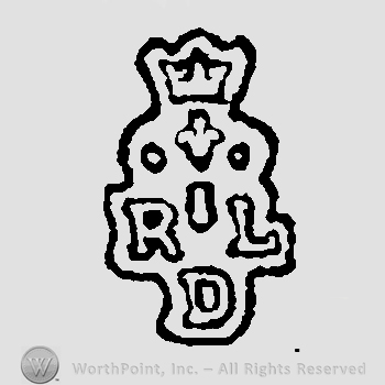 Crown above fleur de lis and two white pearls above letters RDL and  I in the middle
