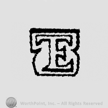 Monogram of letters TE.