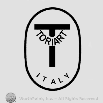 Capital letter T on which Toriart is written in uppercase letters, Italy written below, all inside an oval.