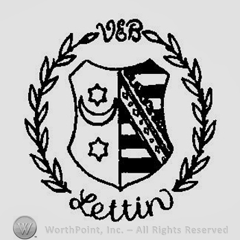 A shield with a moon and two stars surrounded by branches with leaves and the text VEB Lettin