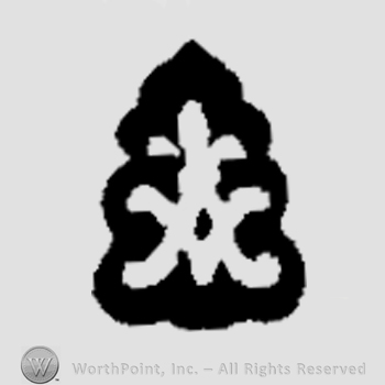 A fleur de lis above two interlocking C