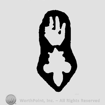 A hand on top;Fleur de lis below,upside down.