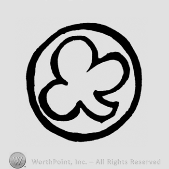 A three leaf clover inside a circle