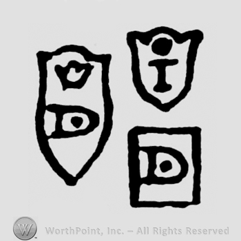 A shield with an uppercase D and a crown, a shield with an uppercase T and a square with a D