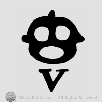 A crown in the shape of a pretzel above an uppercase P