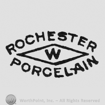 inside a flatened diamond is the initial W, outside the diamond is written ROCHESTER above, PORCELAIN under