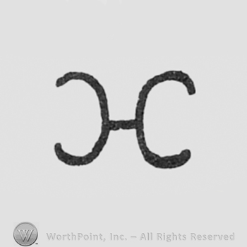 Letter C in the mirror.