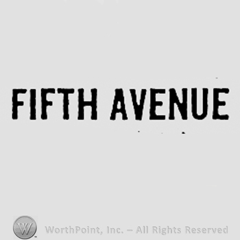 Words FIFTH AVENUE.