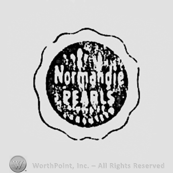 Words NORMANDIE PEARLS inside a circle.