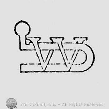 Letter W over a pipe.
