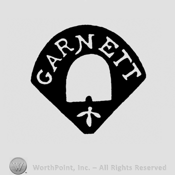 Symbol with word Garnett on top and a shape similar with a flower at the bottom.