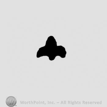 Shape similar with fleur de lis.
