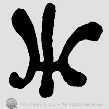 Shape similar with fleur de lis.