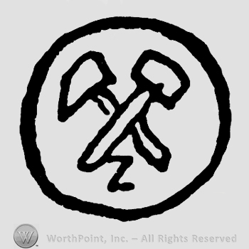 Two crossed hammers in a circle.