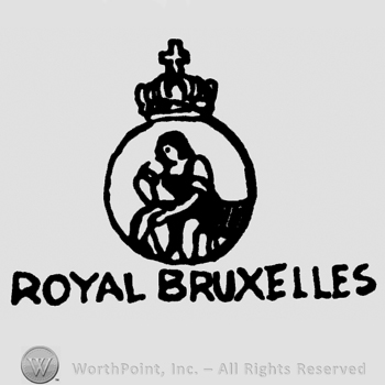 Symbol made from a woman inside a circle;a crown on top and ROYAL BRUXELLES written below.