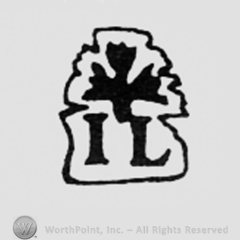 Letters IL and fleur-de-lis above.