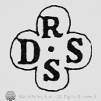 Letters DS RS inside a shape like a clover.