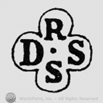 Letters DS RS inside a shape like a clover.