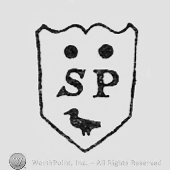 Letters SP, a bird and two dots, all inside a shape like a shield.