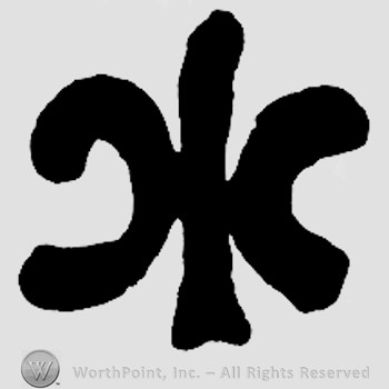 Shape similar with fleur de lis.
