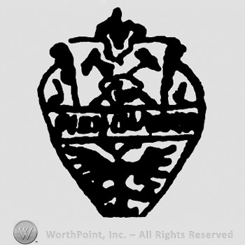 Shape similar with a vase with two crossed hammers.