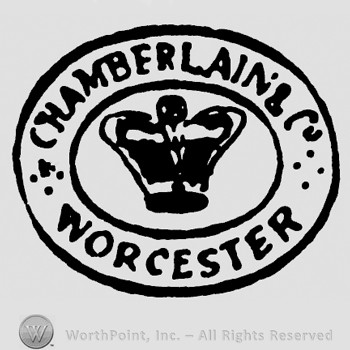 A crown inside an oval with Worcester Chamberlains Co written.