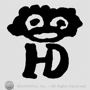 A crown on top;monogram of letters HD.