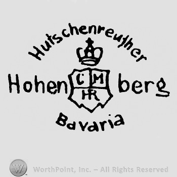 Crown on top of a shield in the middle;HOHENBERG written;HUTSCHENREUTHER on top;BAVARIA below.