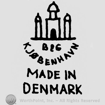 A castle on top;B&G KJ0BENHAVN written I the middle;MADE IN DENMARK below.