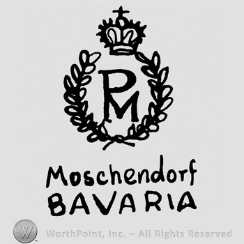 A crown with cross on top;PM inside an oval made from branches in the middle;Moschendorf Bavaria written below.