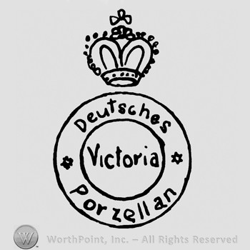 A crown on top;Circle with Victoria in the middle;Deutsches Porzellan written.