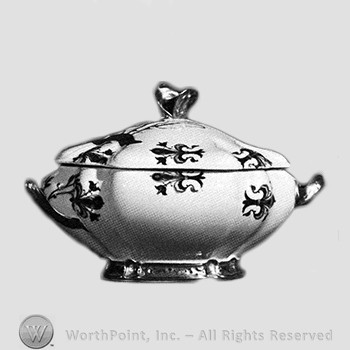 Fleur-de-Lis oyster tureen pattern.