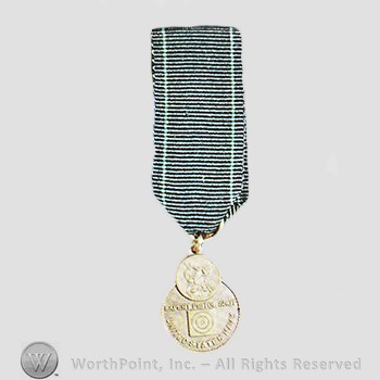 Military decoration : Navy Expert Pistol Shot Metal.