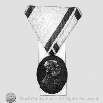 Order, medal or decoration : Military-bronze-trifold ribbon.